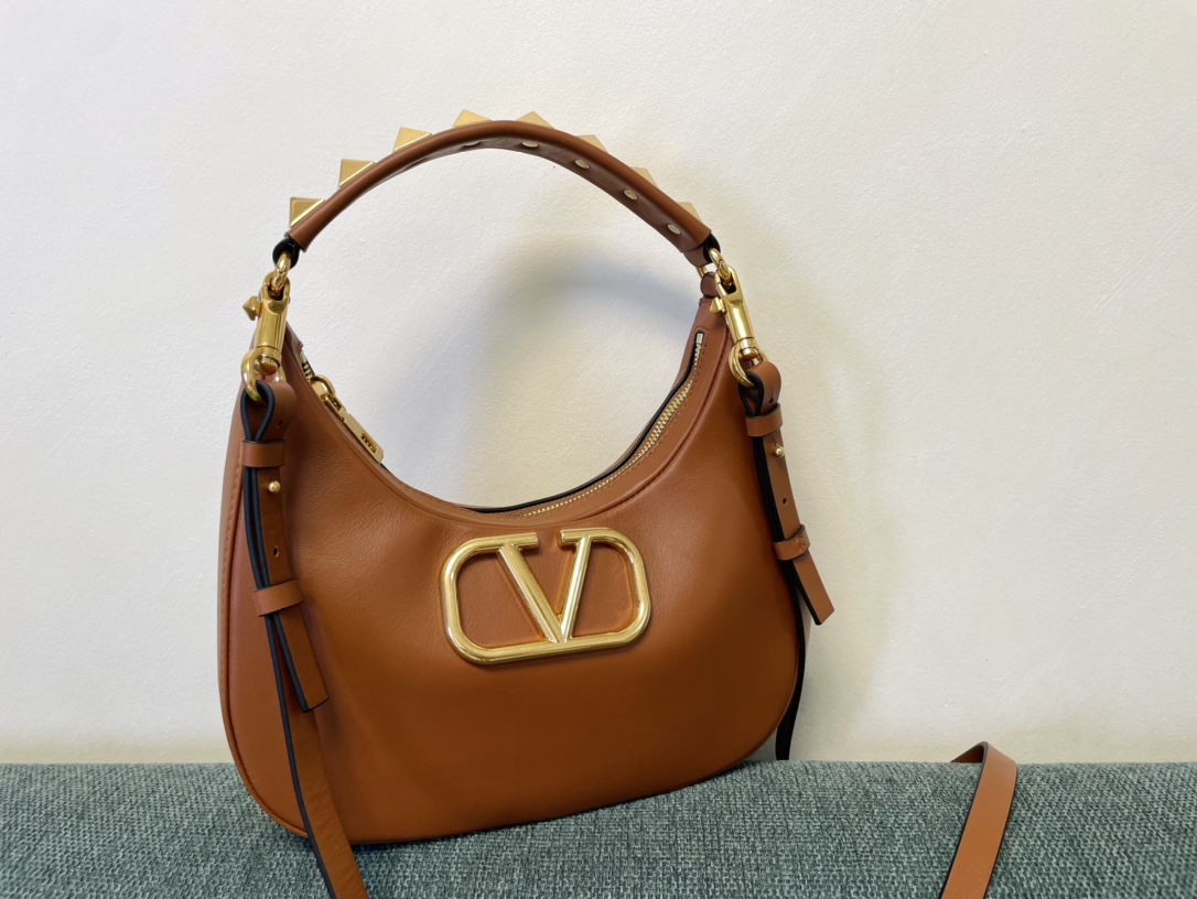 VALENTINO GARAVANI Stud Sign leather shoulder bag Valentino  00349