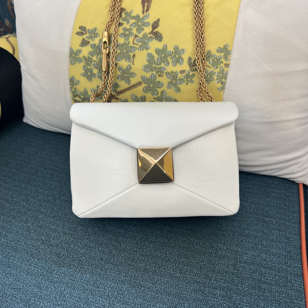 Valentino Garavani Rockstud-detail Shoulder Bag