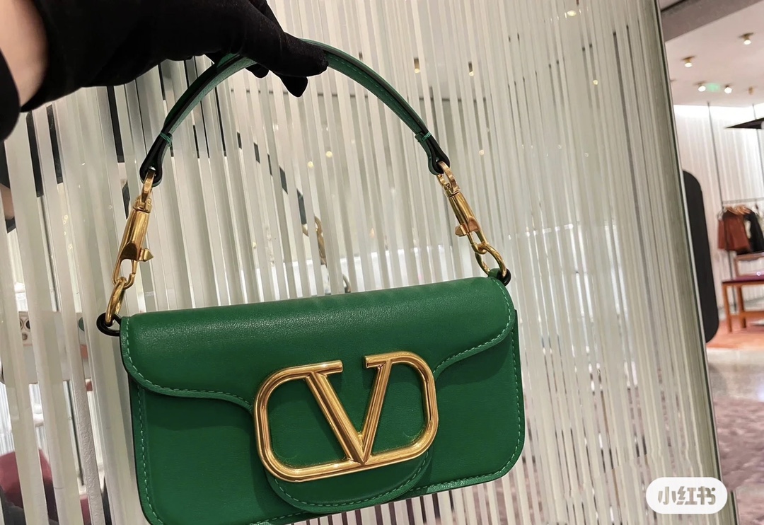 Valentino Garavani Green Small Locò Bag Valentino Garavani Valentino  00377