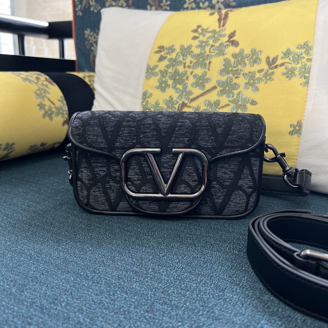 Valentino VLogo Plaque Foldpver Top Shoulder Bag –
