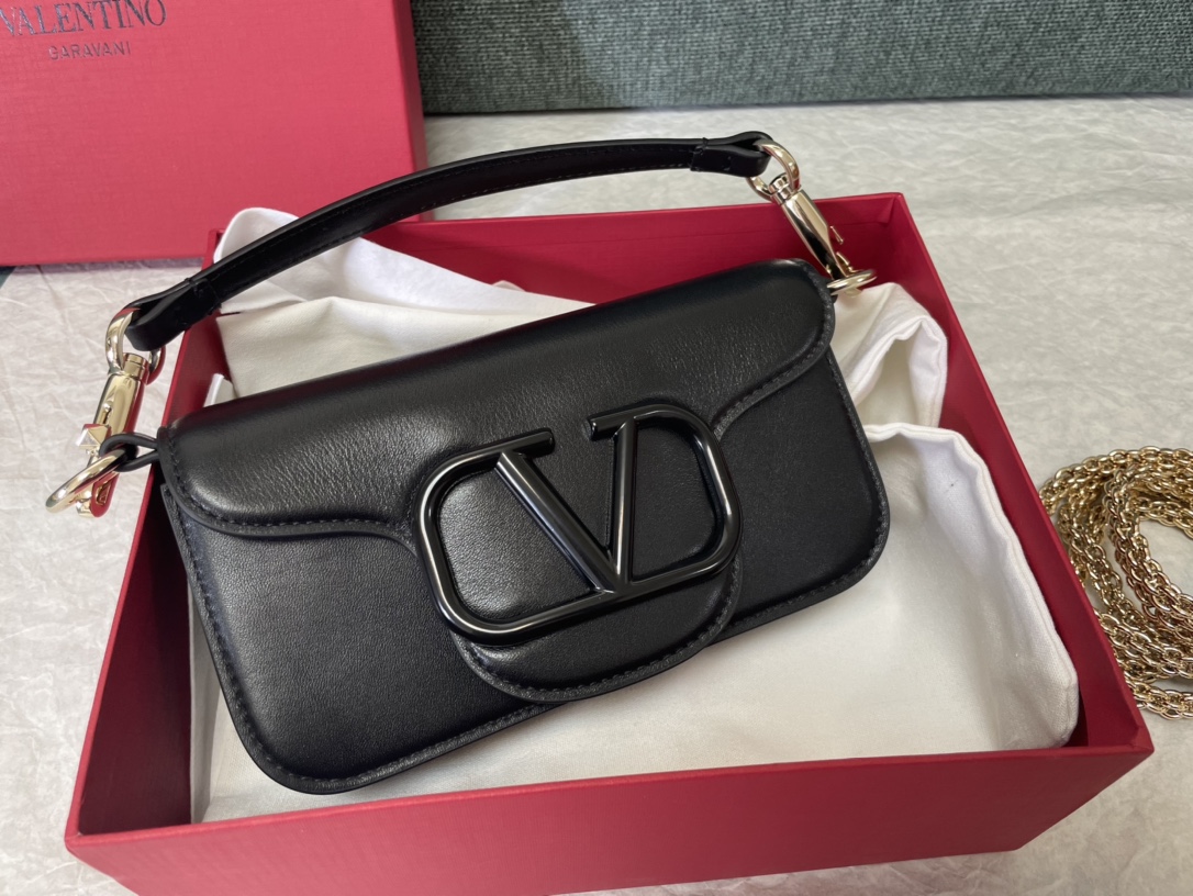 Valentino Garavani Quiltie 67 Quilted Leather Camera Bag