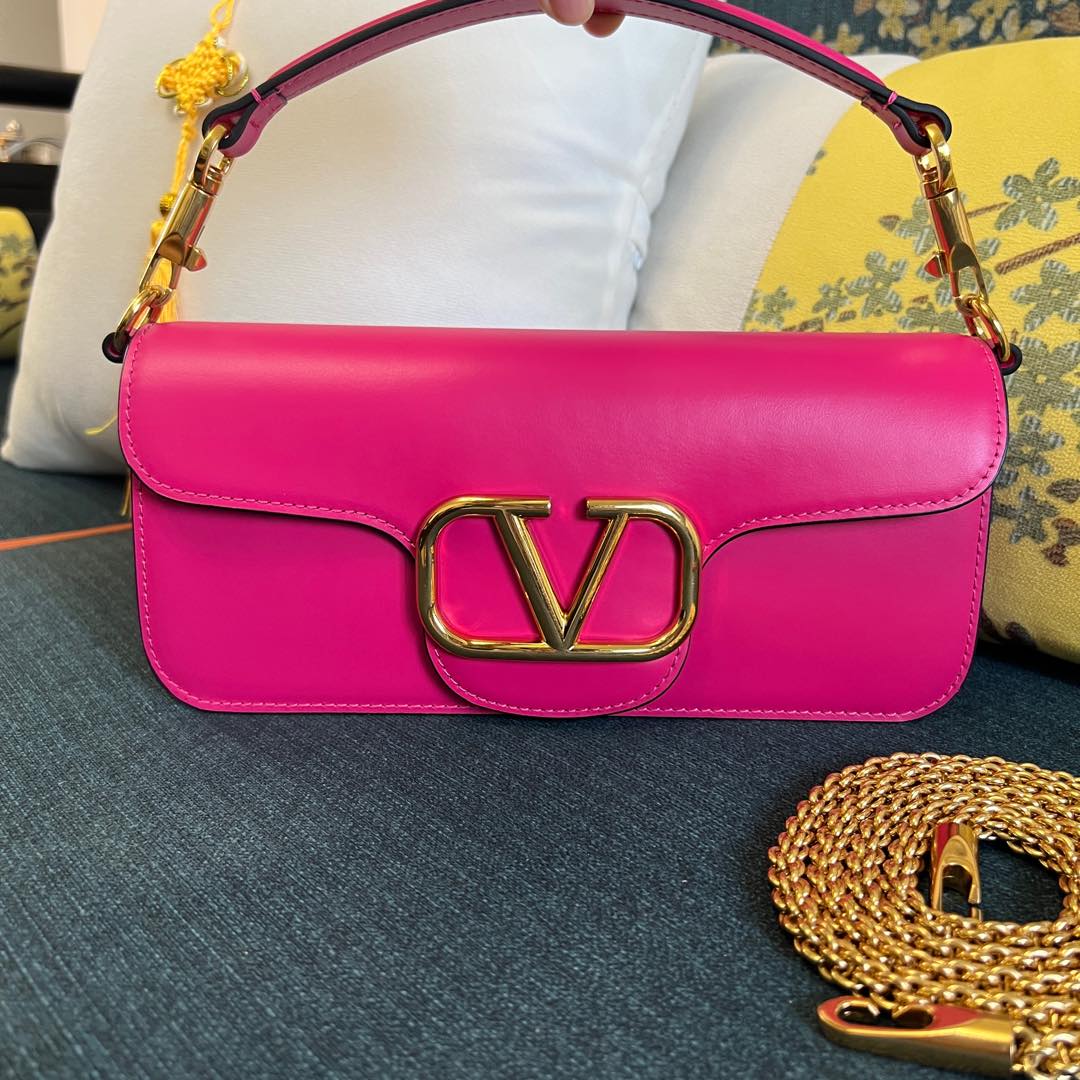 Valentino Garavani Locò Leather Shoulder Bag – Pink