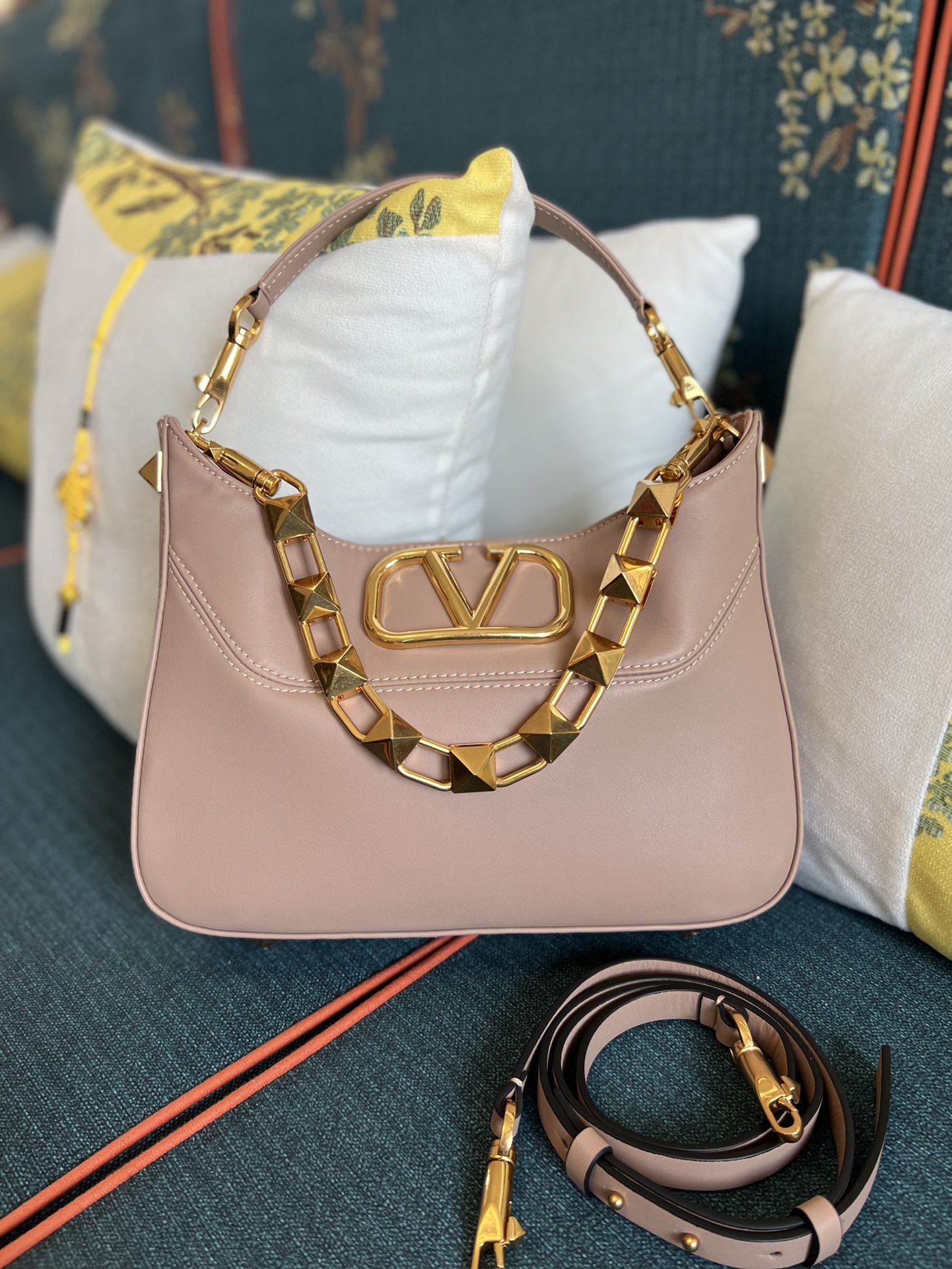 VALENTINO GARAVANI Nappa Stud Sign Hobo PINK 104840