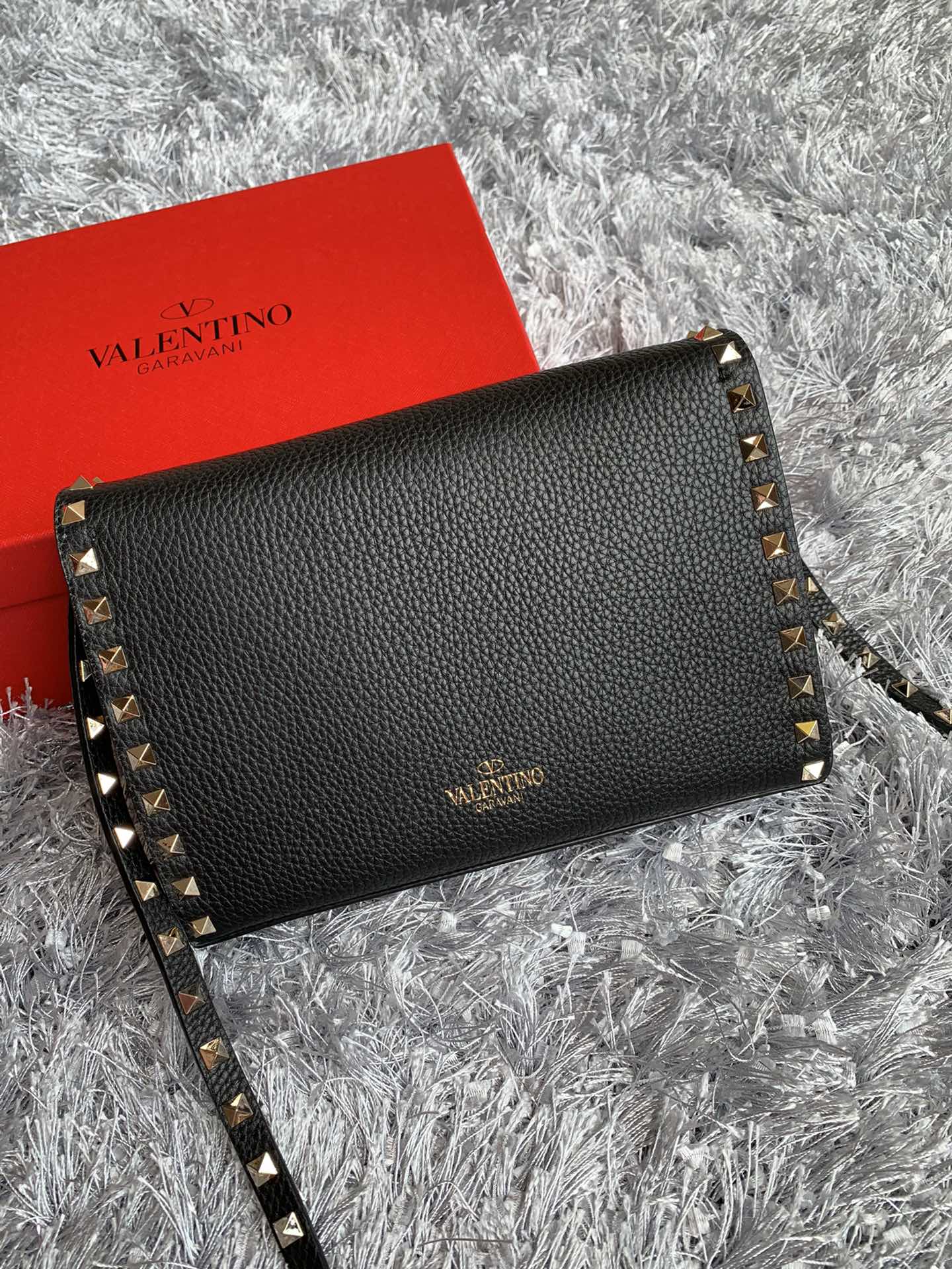 Valentino Garavani Rockstud Alcove Shoulder Bag – Black