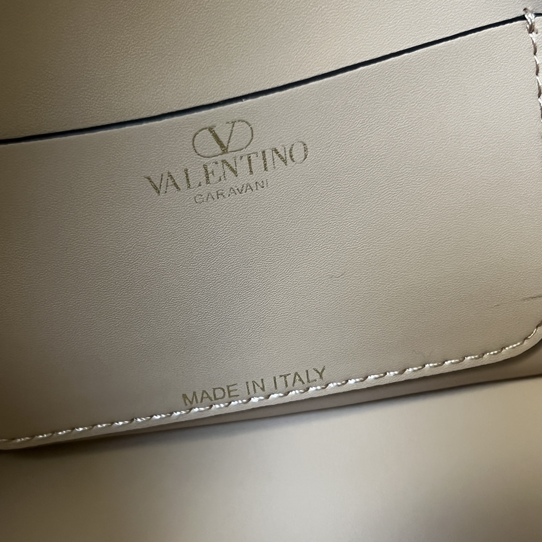 Valentino 0049