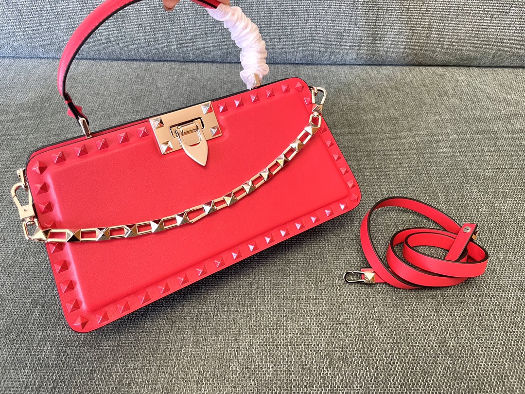 Valentino Garavani Leather Handbag In Red – 57%