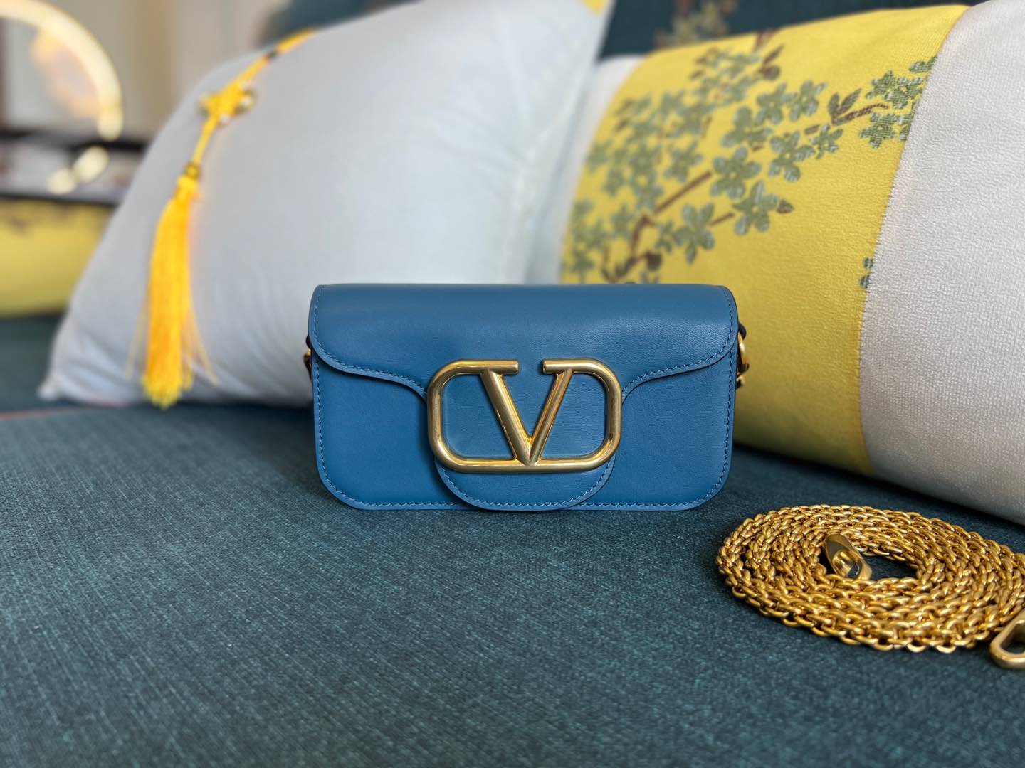 VALENTINO GARAVANI Calfskin Vlogo Small Loco Shoulder Bag Ultramarine