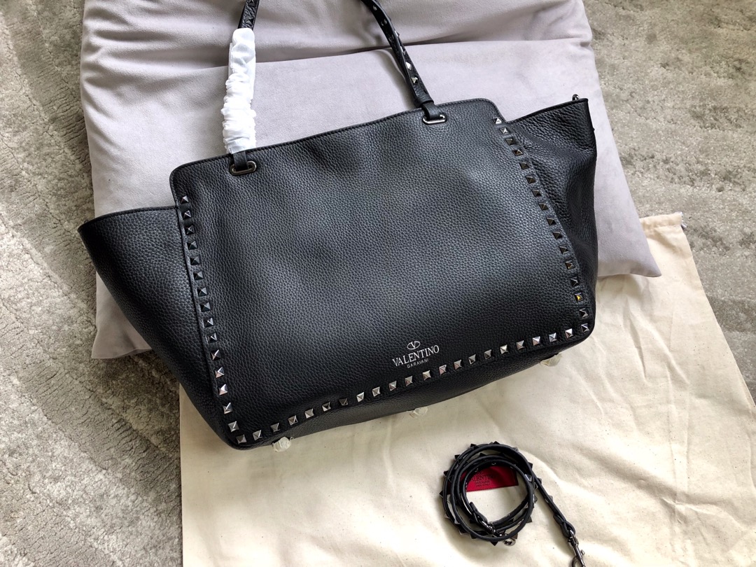 Valentino Garavani Black Rockstud Medium Leather Tote