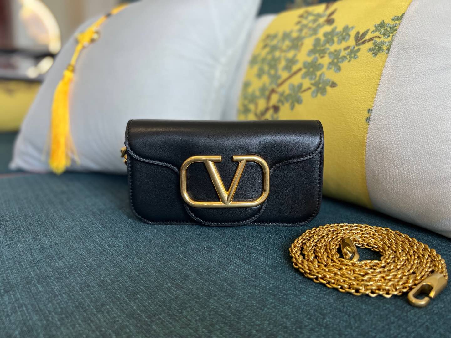 Valentino Garavani Small Loco Tote Bag | Black |