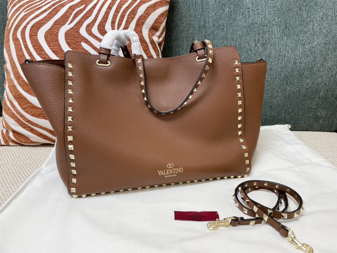 VALENTINO GARAVANI Rockstud Leather Shopper Tot Valentino 00559