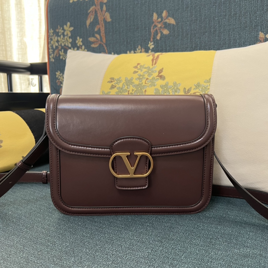 Valentino Garavani 9TO5 Shoulder Bag | Brown |