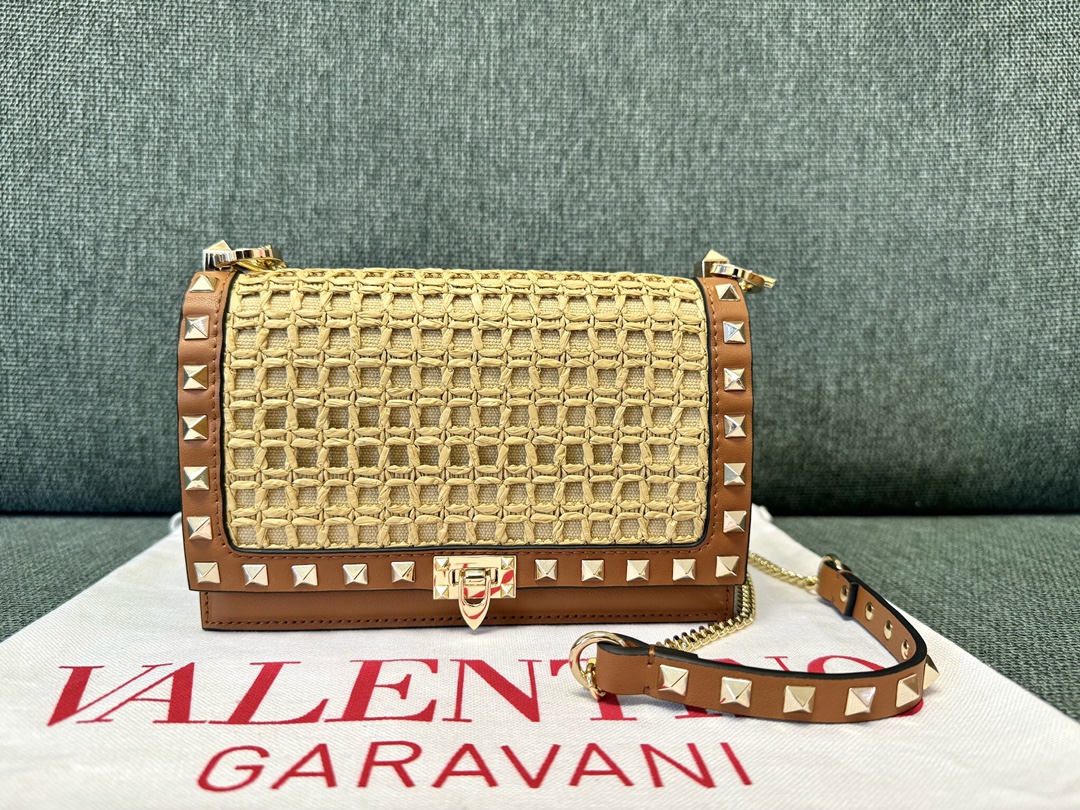 Valentino Garavani Rockstuds Pouch Raffia Wallet on Chain