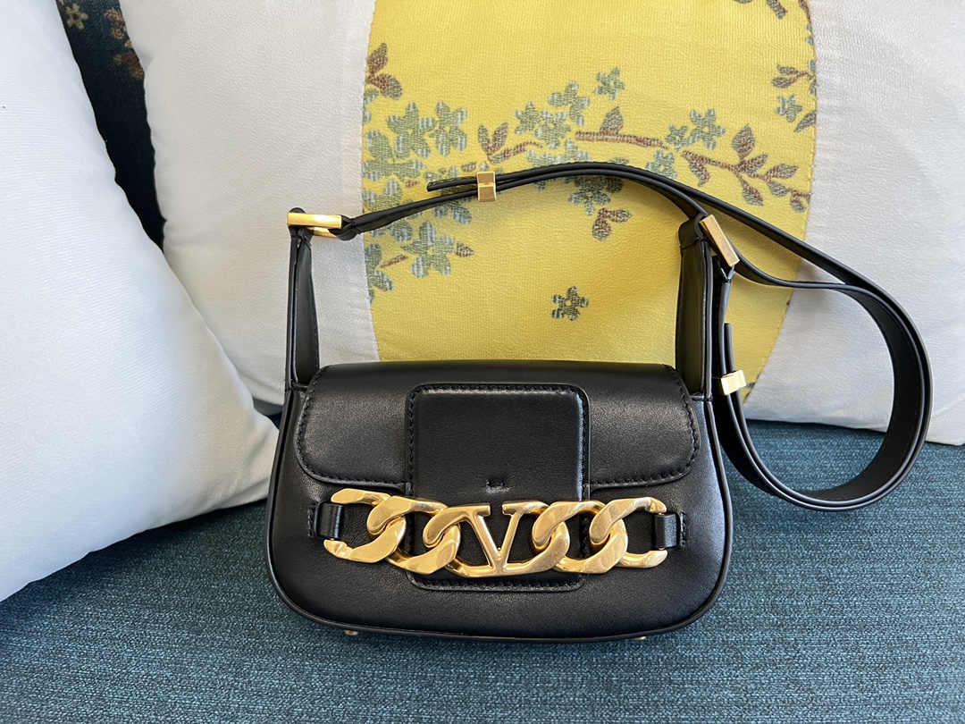 Valentino Women’s V Logo Chain Shoulder Bag 35498444 |
