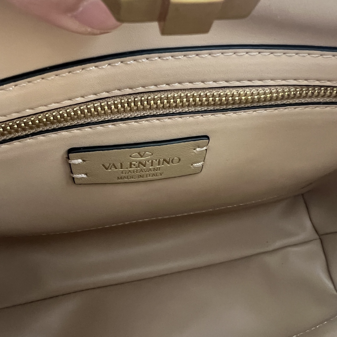 Valentino 00779