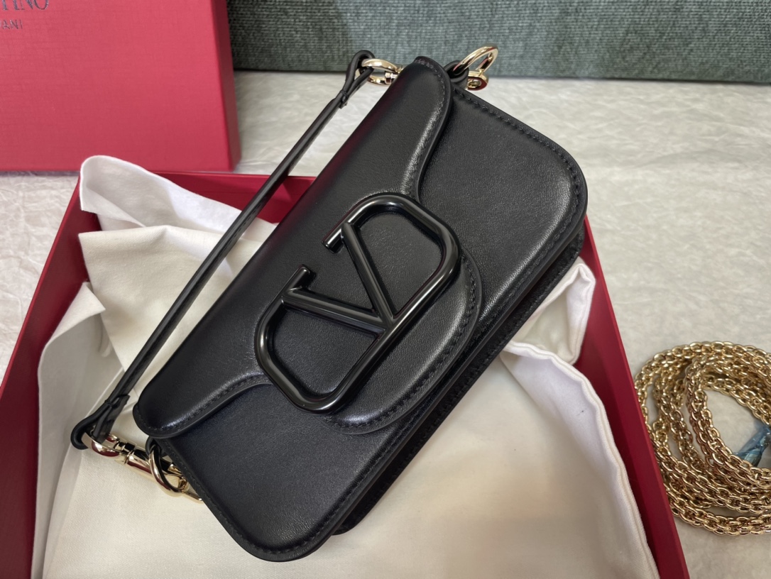 Valentino Garavani Quiltie 67 Quilted Leather Camera Bag | Nordstrom