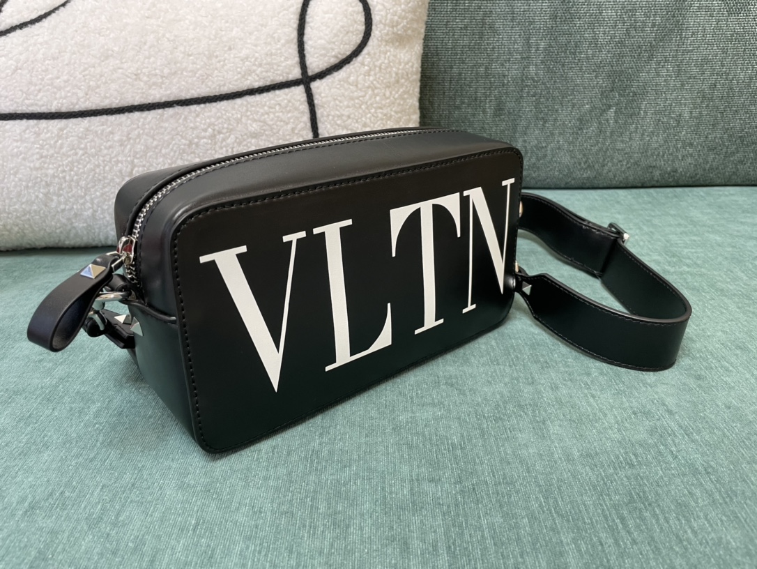 Valentino Garavani VLTN Leather Shoulder Bag | Black |