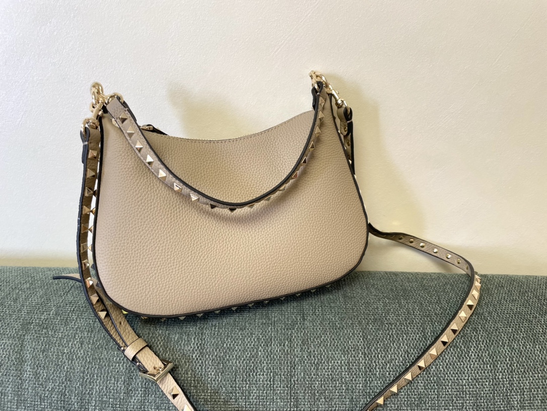 Valentino Garavani Rockstud Zip Hobo Bag Leather Small | eBay