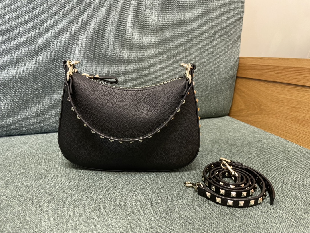 Valentino Valentino Garavani Rockstud Hobo Bag In Grainy Calfskin for