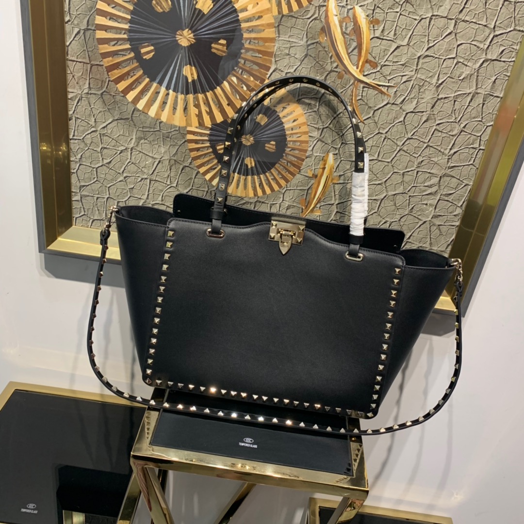 valentino Rockstud Black Leather ref.92528 –