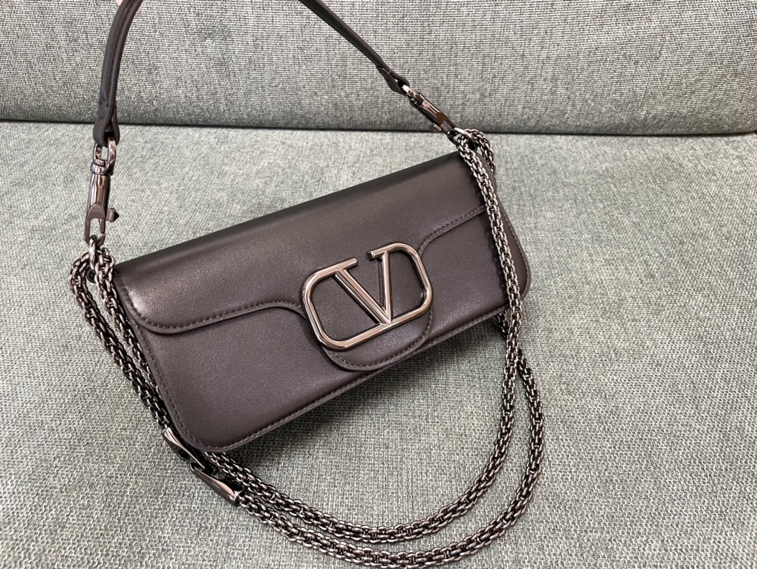 Valentino Garavani Loco Vitello Hobo Bag – Valentino Garavani –
