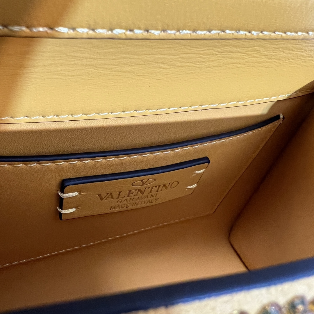 Valentino 00909