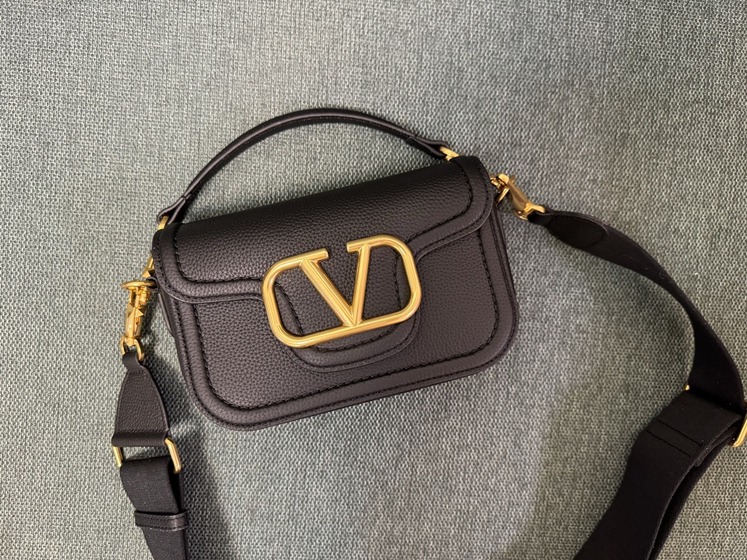 Valentino Valentino Garavani Alltime Grainy Calfskin Shoulder Bag f