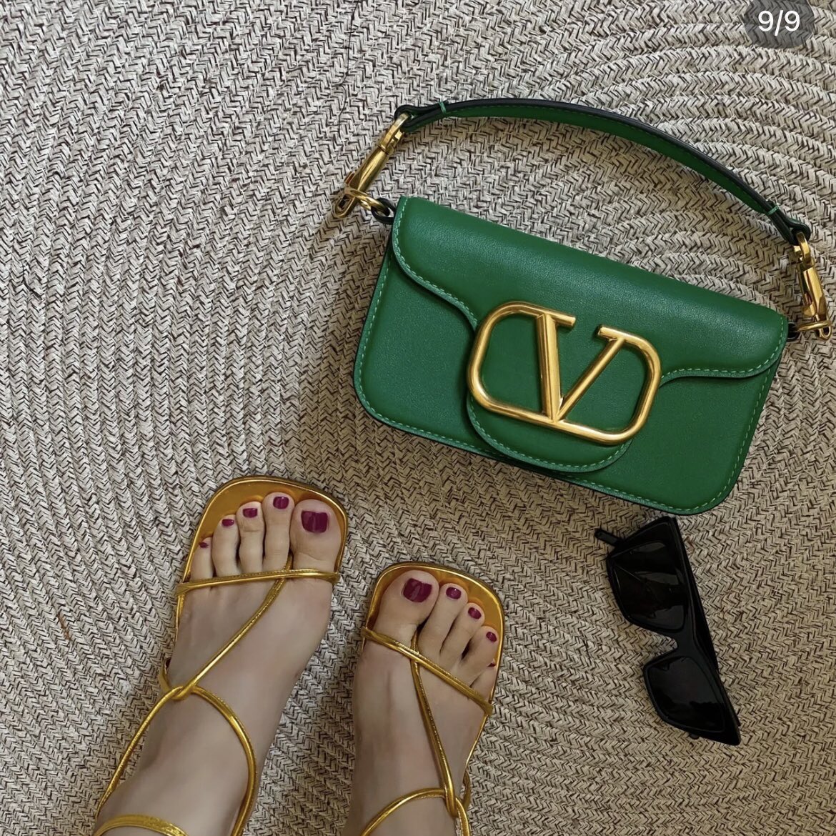 Valentino Garavani V-Logo Shoulder Bag | Green |