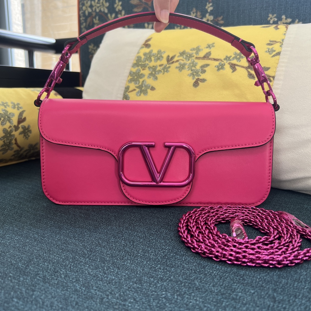VALENTINO GARAVANI Calfskin Lacquer Monochrome Vlogo