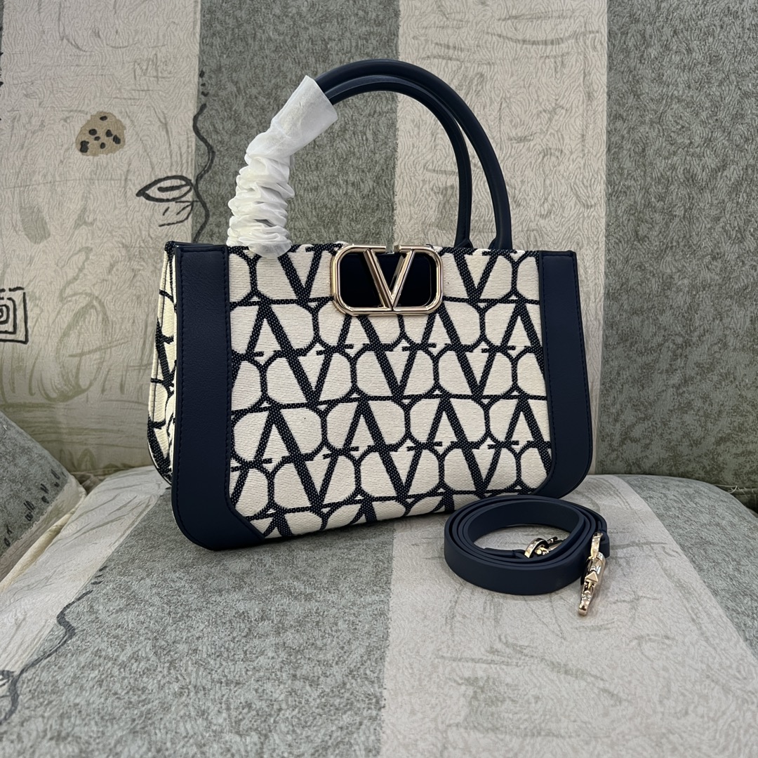 Valentino MEDIUM VLOGO SIGNATURE HANDBAG IN BLUE