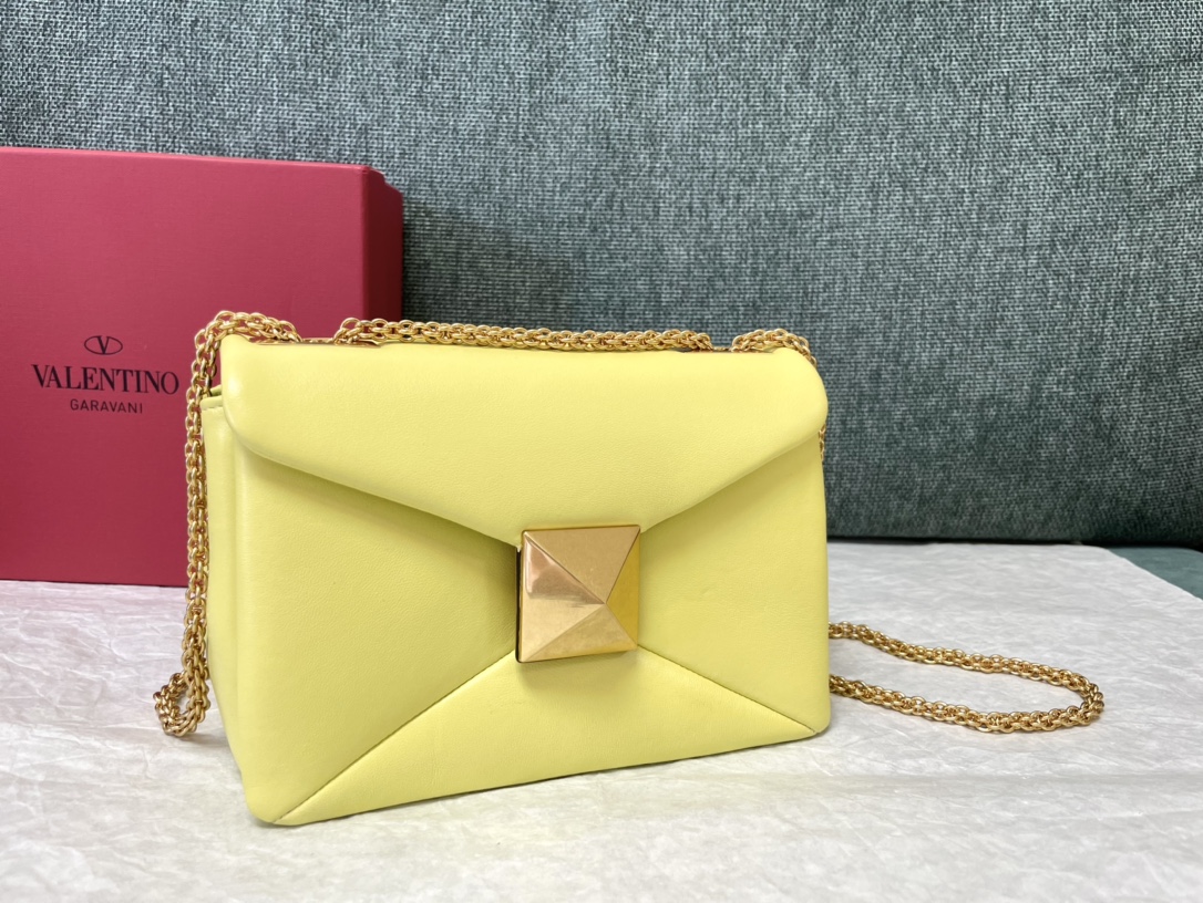 Valentino Garavani One Stud Cross Body Bag | Yellow |