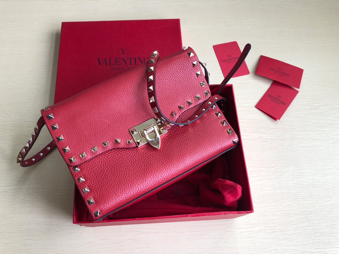 Valentino Garavani Rockstud Shoulder Bag | Red |