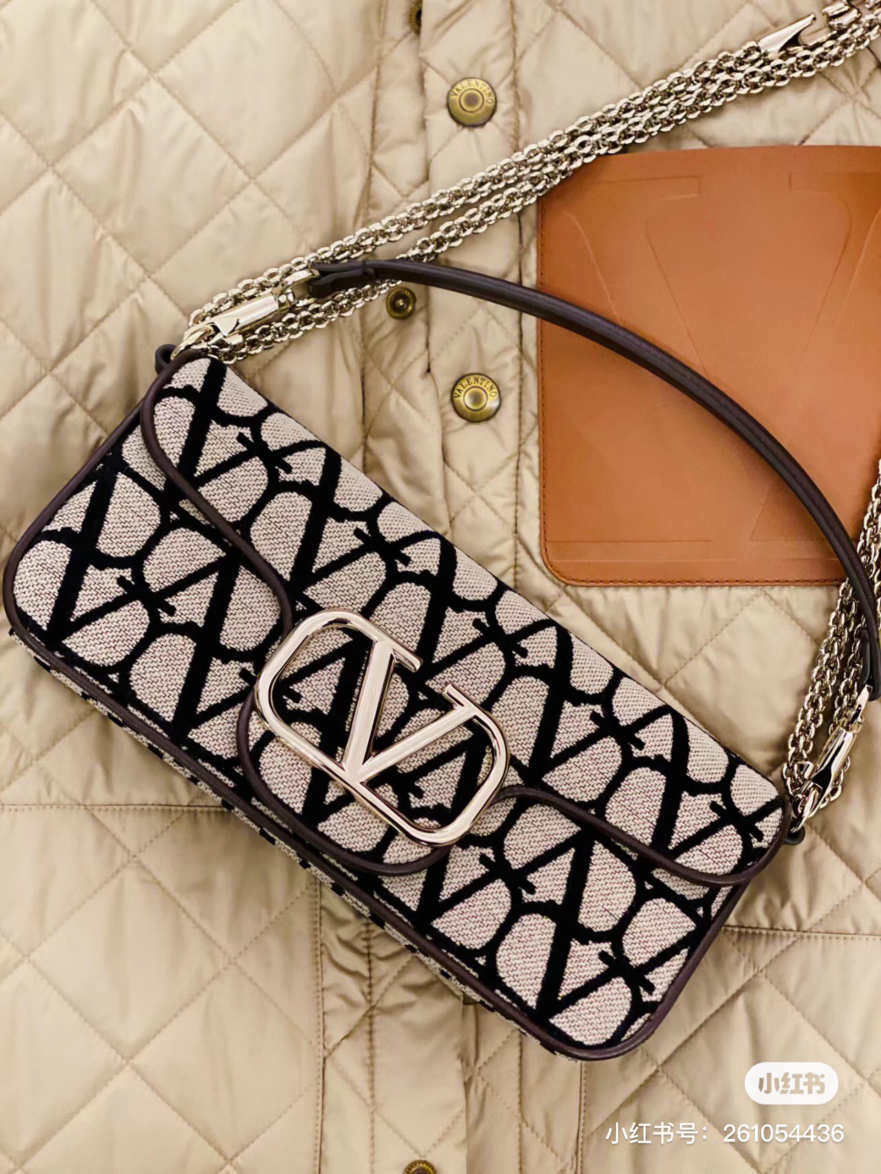 Valentino Valentino Garavani Locò Toile Iconographe Shoulder Bag for
