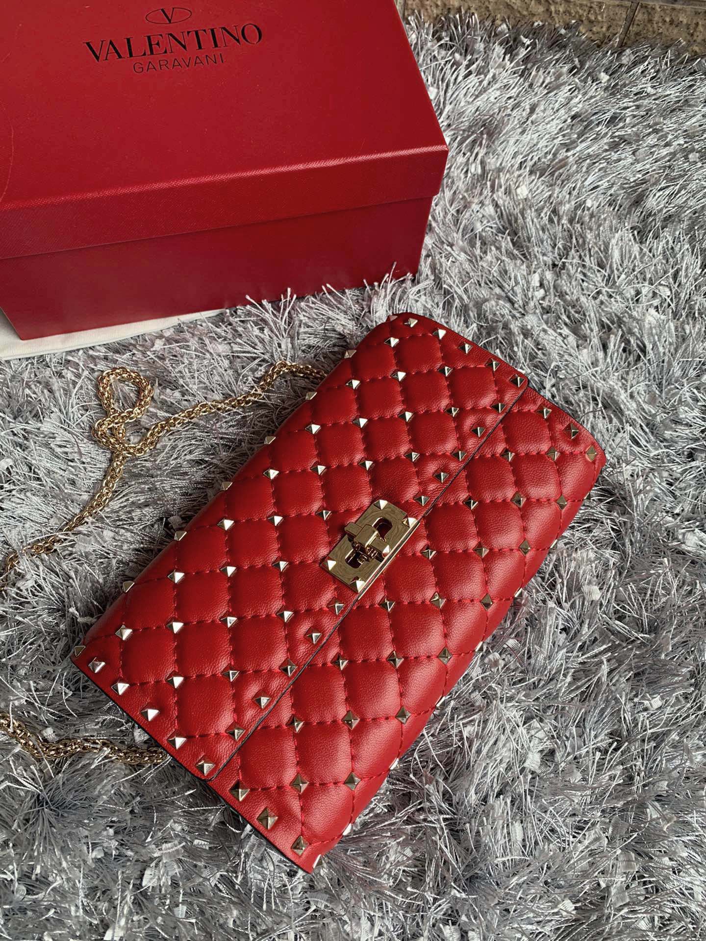 Valentino Garavani Rockstud Wallet On Chain Crossbody