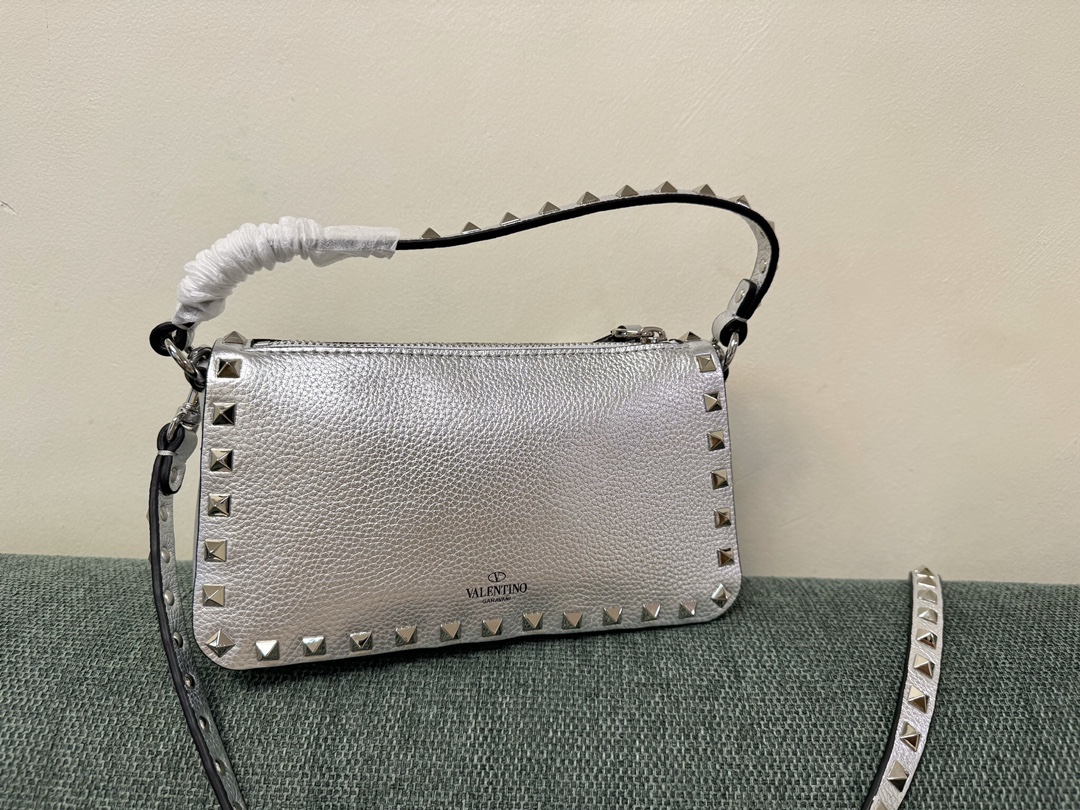 Valentino Garavani – Rockstud Anthracite Women’s Leather