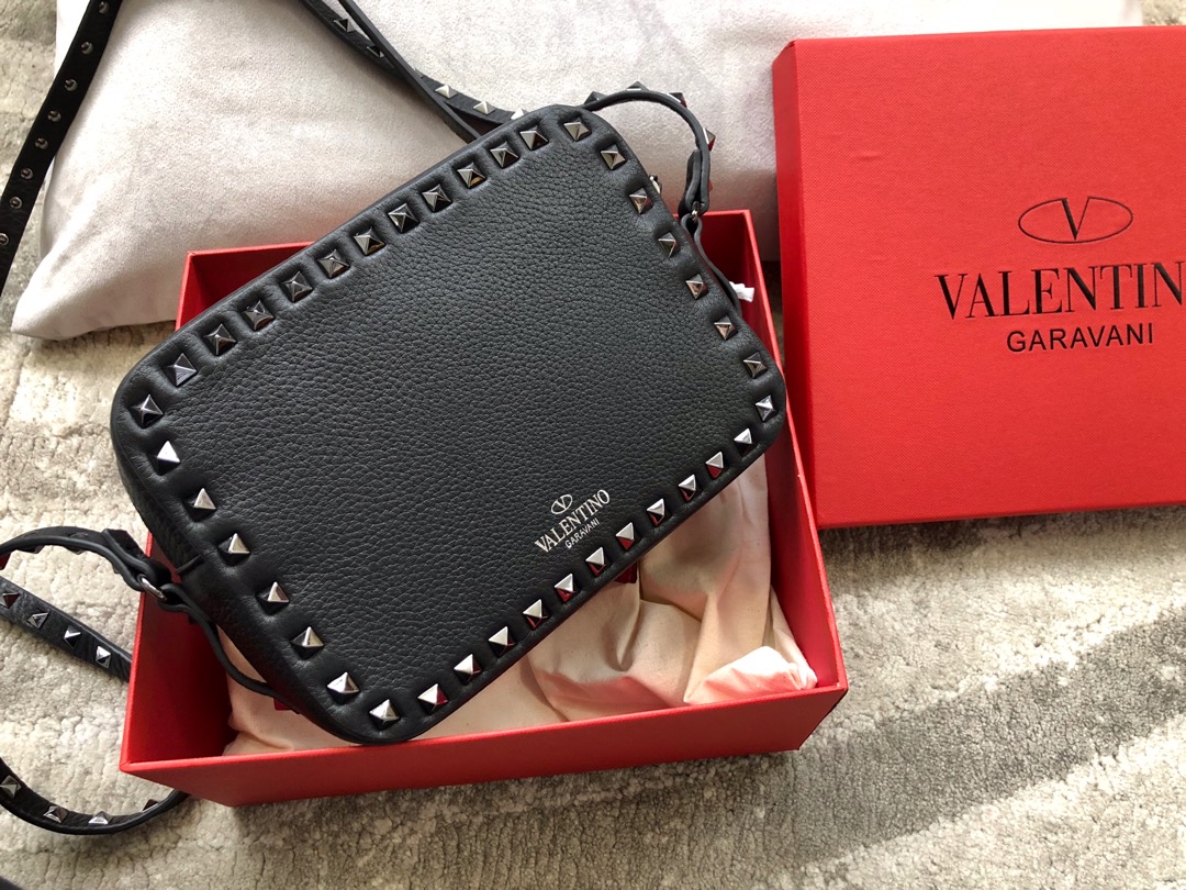 VALENTINO GARAVANI Craquele Nappa Rockstud Crystal Punk