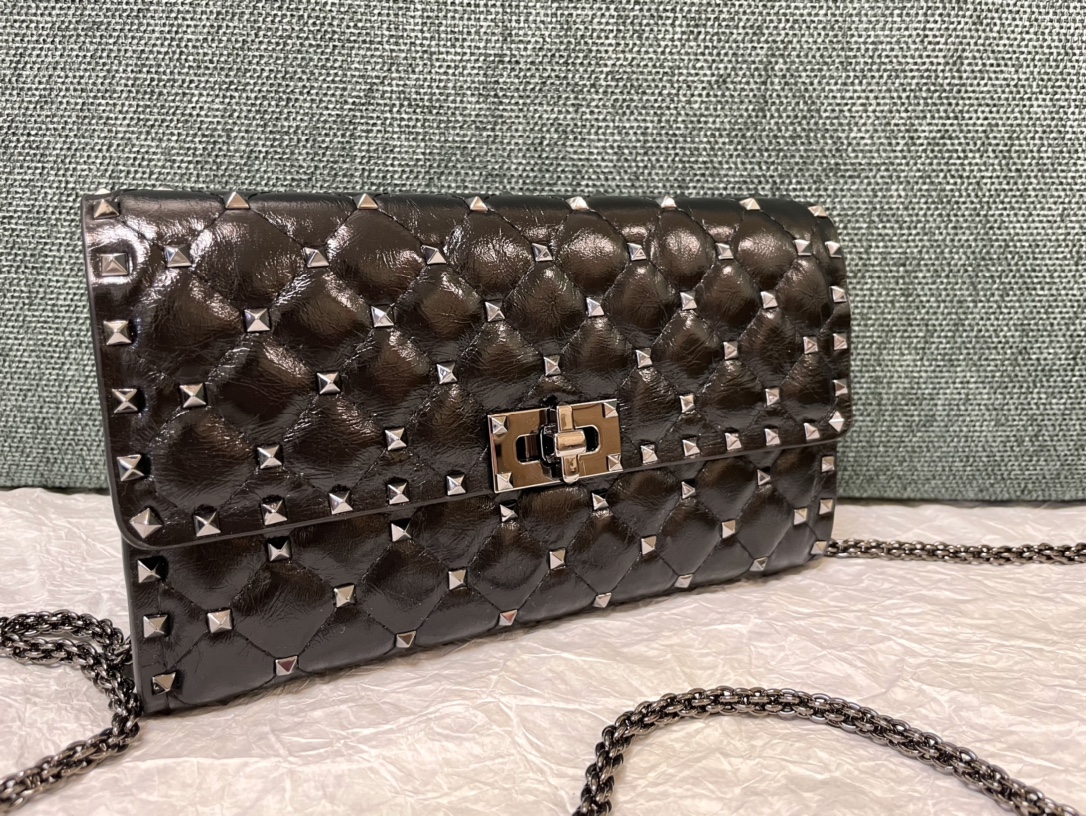 Valentino Quilted Clutch – Black Crossbody Bags, Handbags –