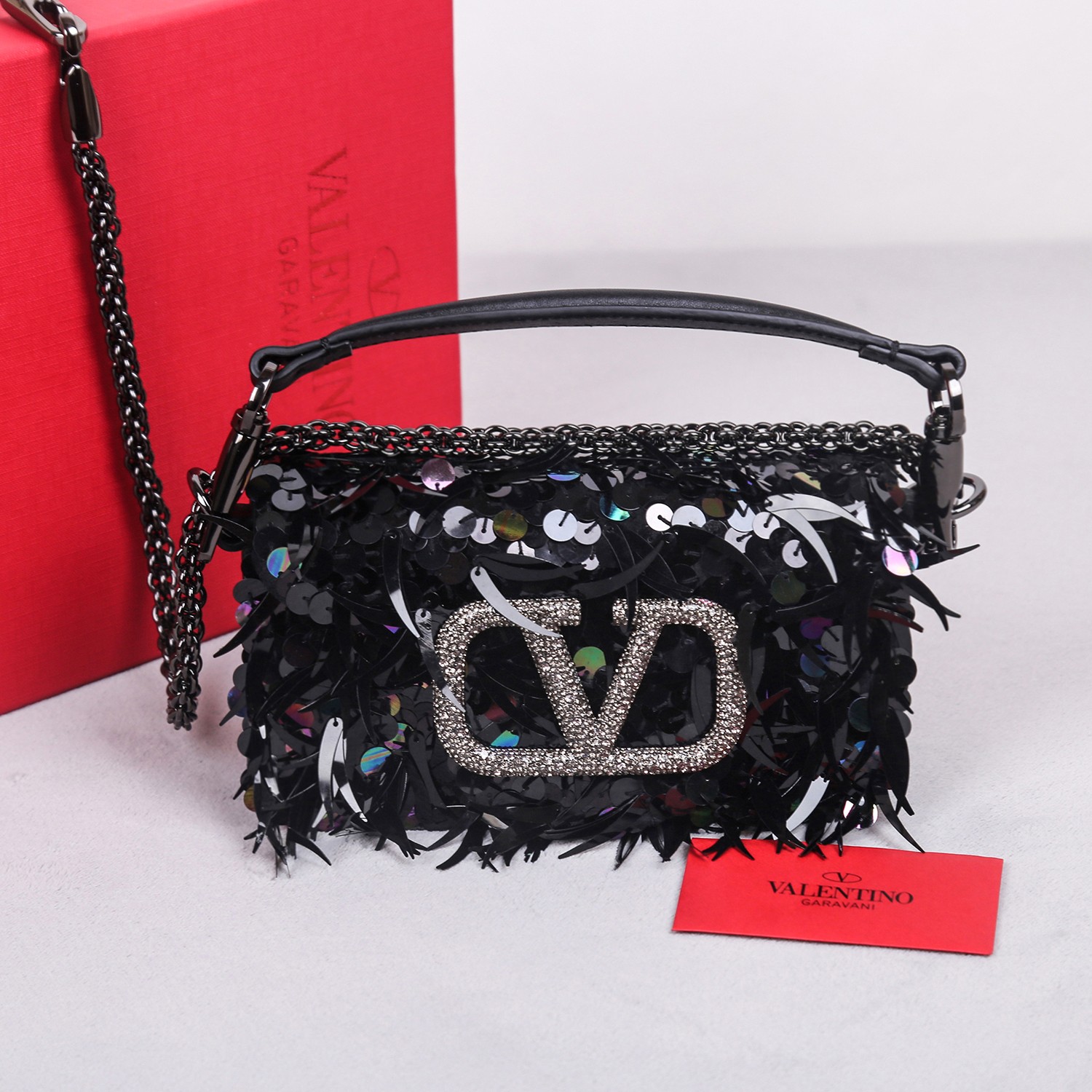 Valentino Garavani Small Locò Shoulder Bag | Black | Valentino  0209
