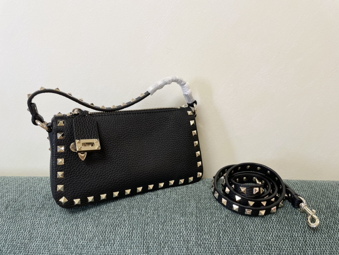 VALENTINO GARAVANI Grained Calfskin Small Rockstud Crossbody Bag Black