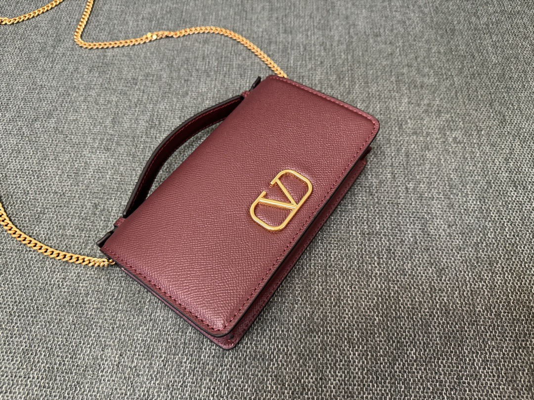 Valentino Garavani Valentino Garavani VLogo Signature Chain Strap red Wallet for Womens