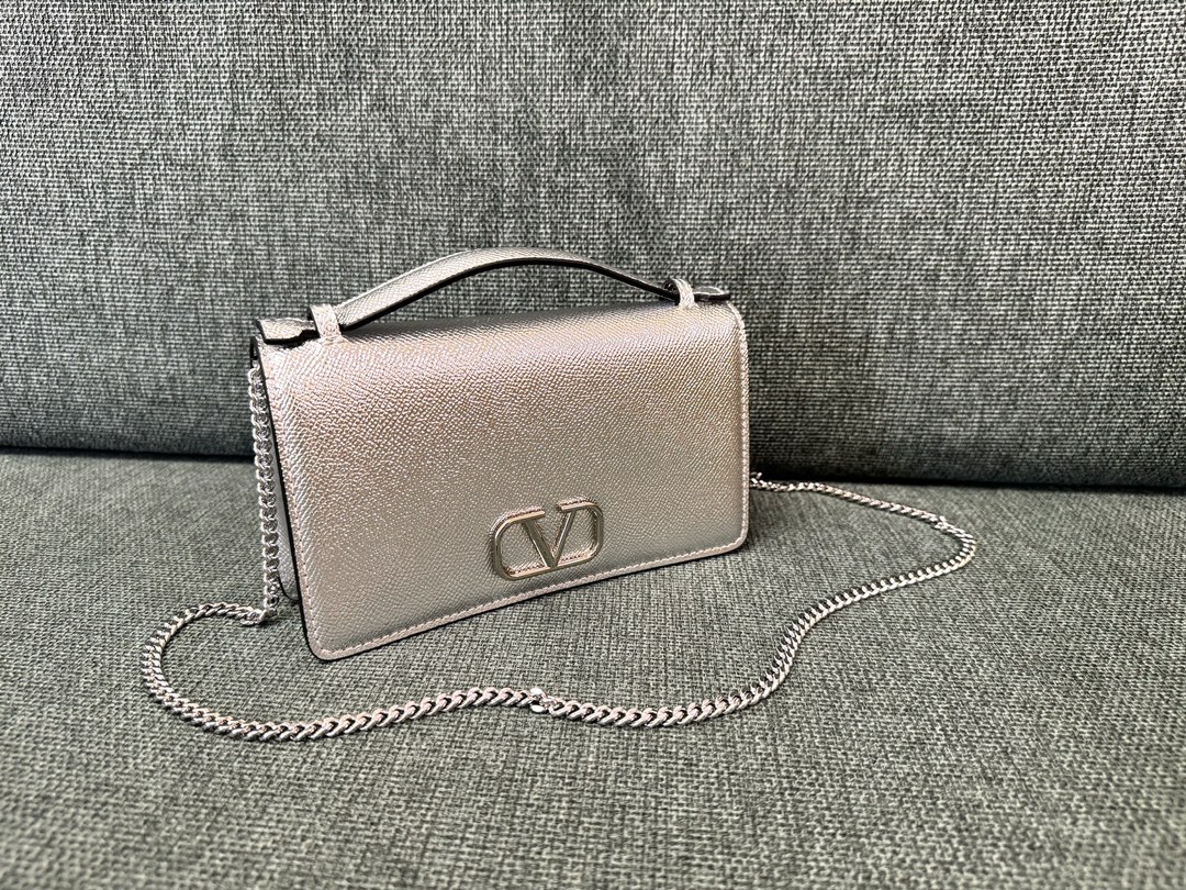 Valentino Garavani VLogo Signature chain wallet for Women