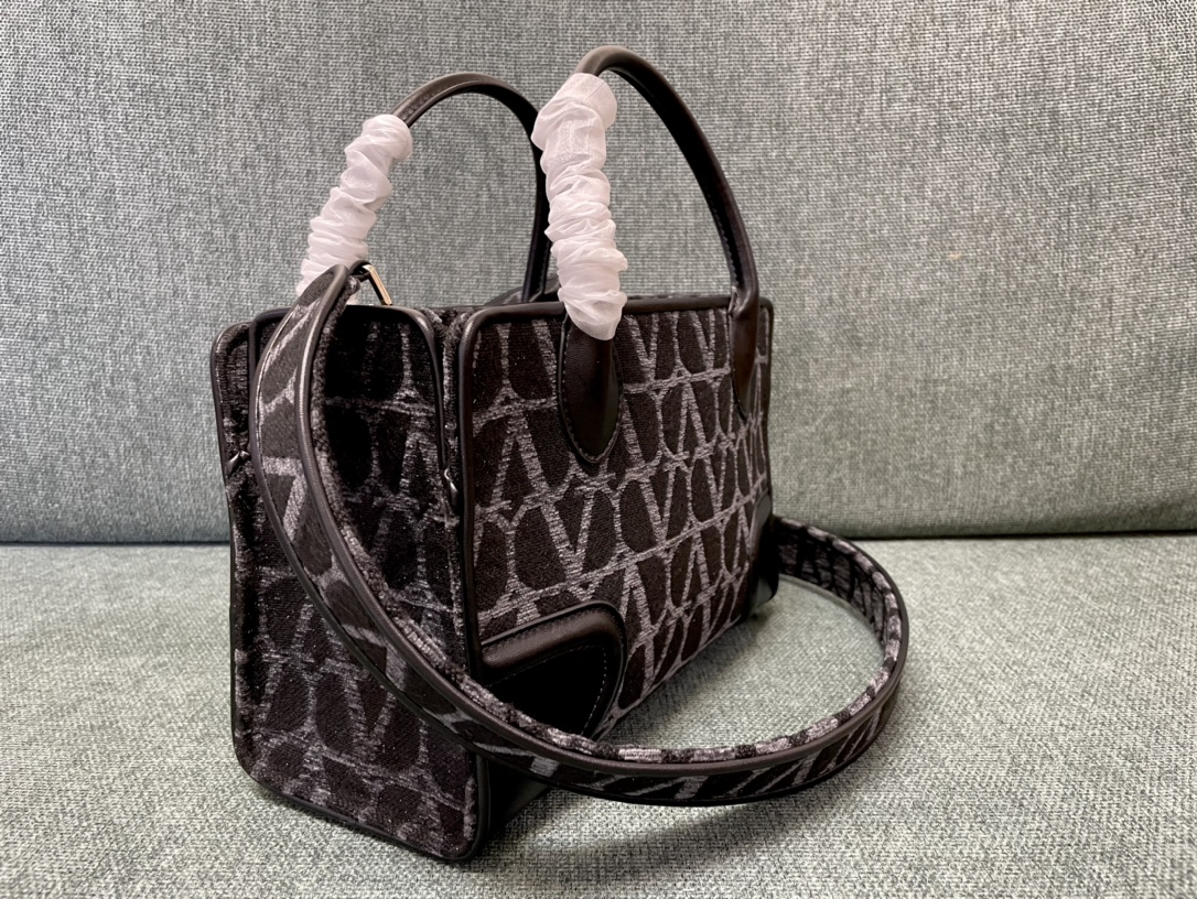 VALENTINO GARAVANI Toile Iconographe Goatskin Small L