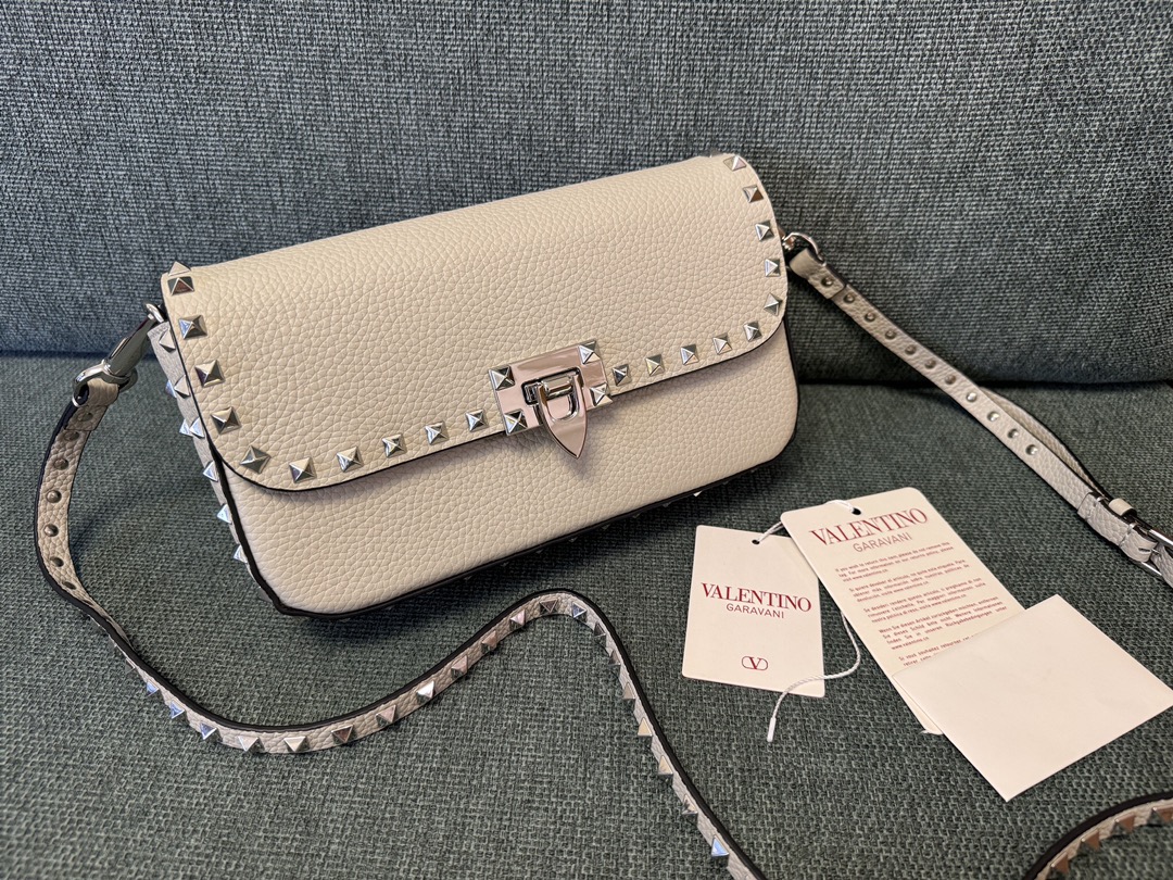 VALENTINO GARAVANI – Rockstud small crossbody bag | Leam Roma