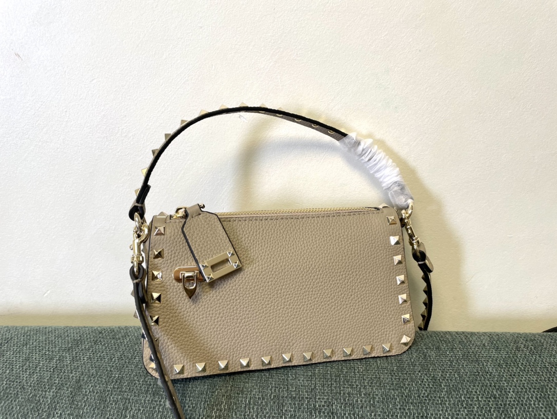 VALENTINO GARAVANI Pebbled Calfskin Small Rockstud Flip