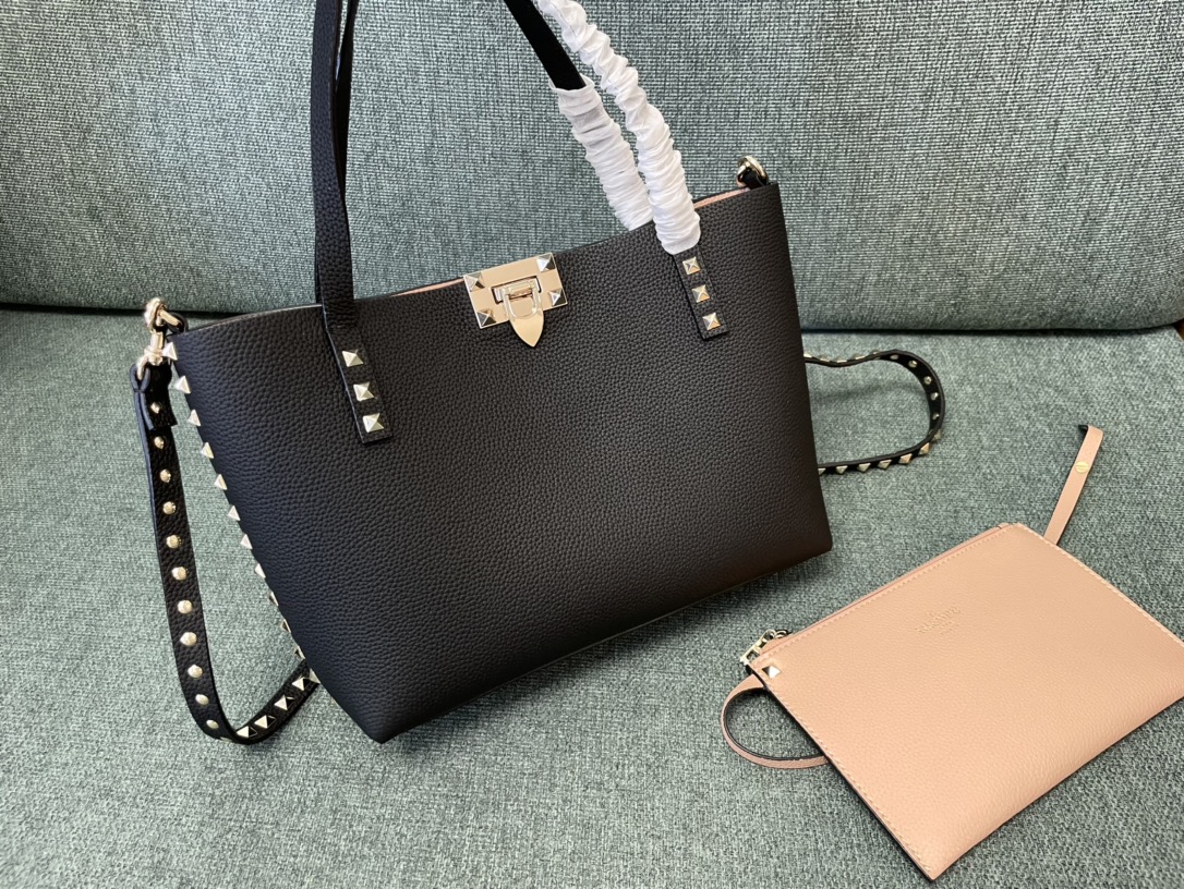 Valentino Garavani Medium Rockstud-embellishment Tote Bag | Black
