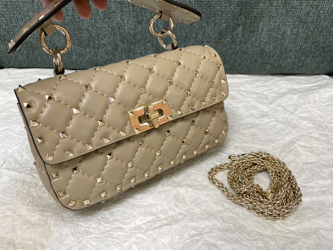 Valentino Garavani Rockstud Spike Medium Quilted Top- GRAY BROWN