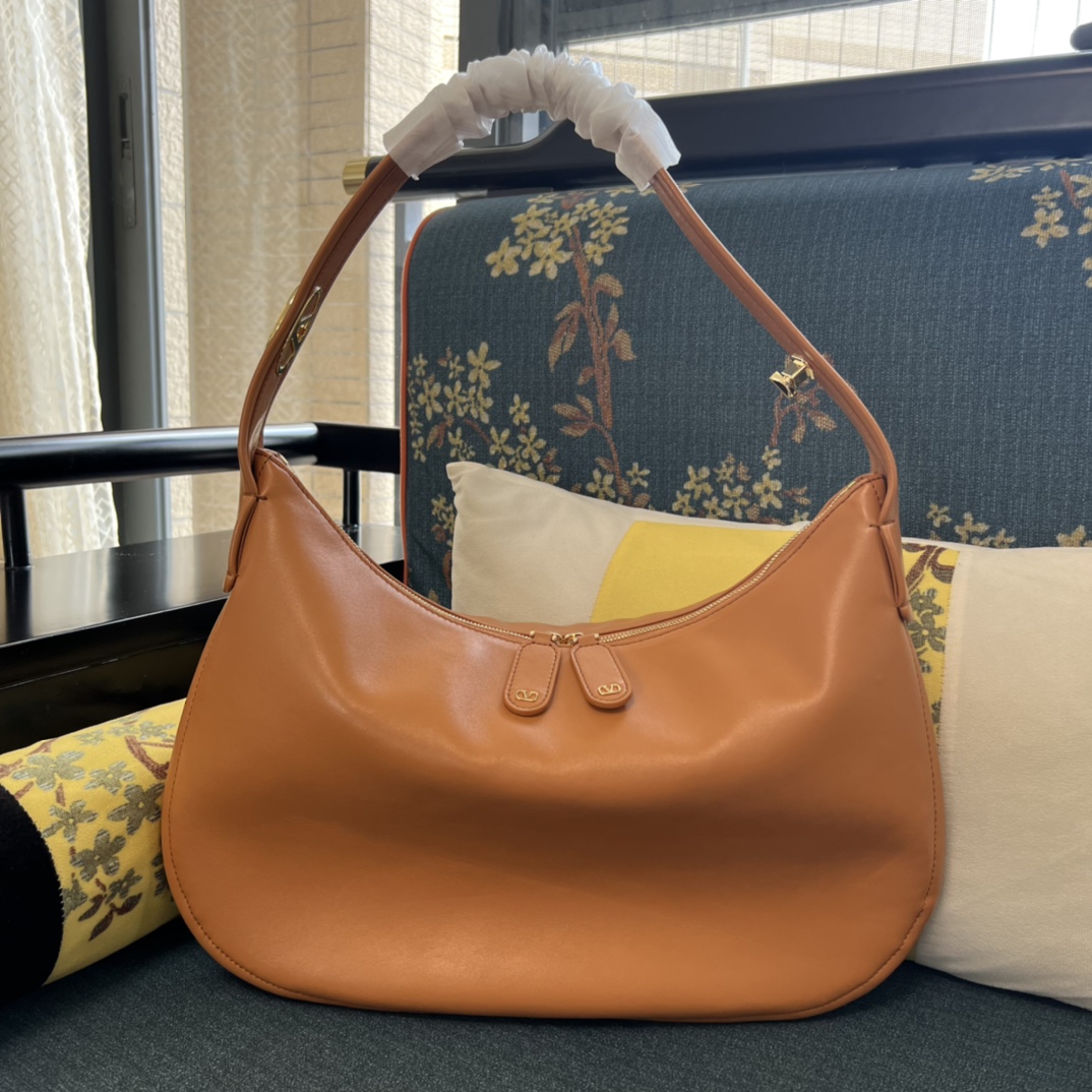 Valentino Garavani Go Hobo Leather tote-bag | BROWN