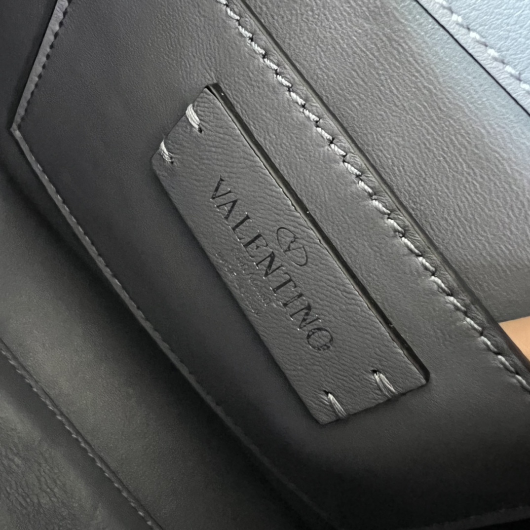 Valentino  0389