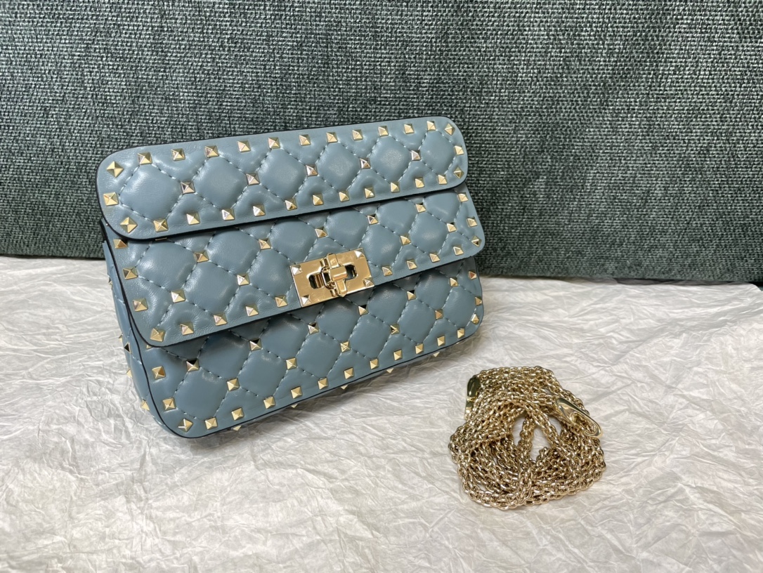 VALENTINO GARAVANI Nappa Medium Rockstud Spike