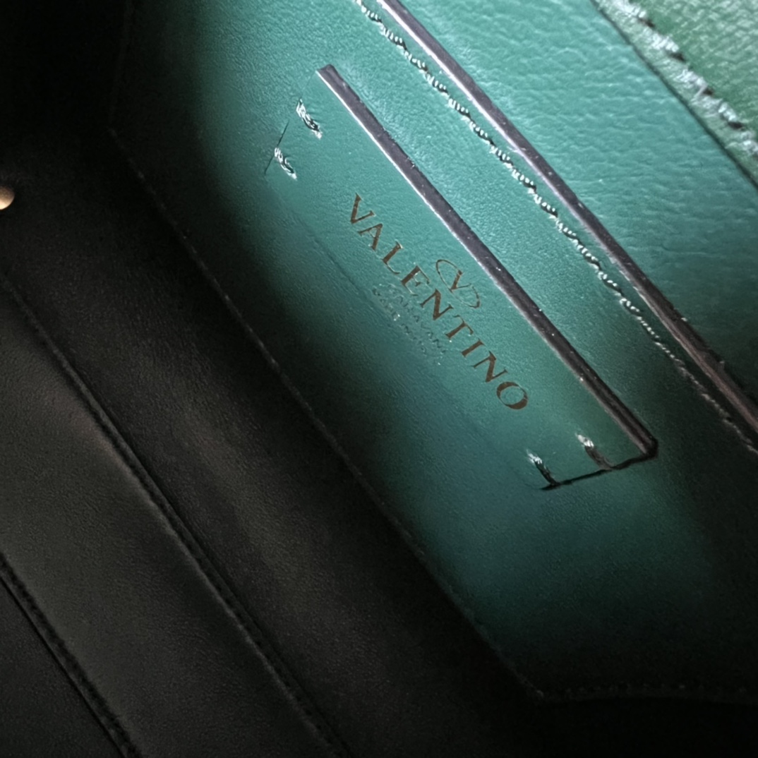 Valentino  0419