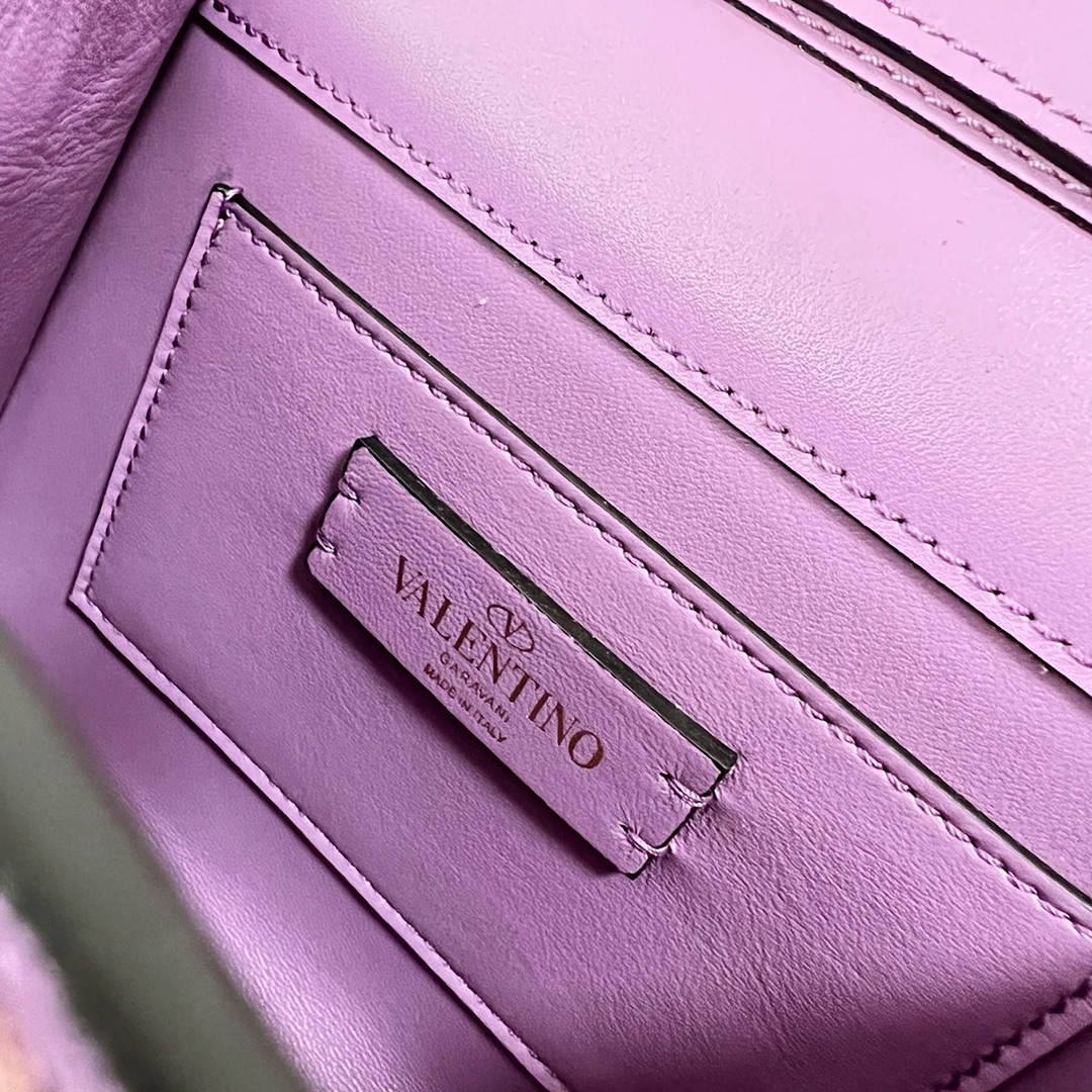Valentino  0449
